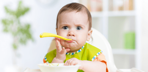 Bébé ne mange pas : que faire quand bébé refuse de manger ?